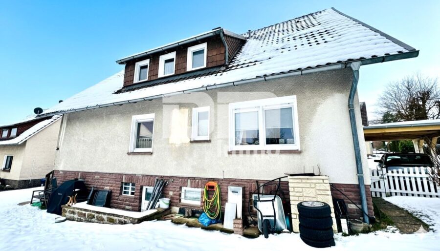 Umfangreich saniertes Ein- bis Zweifamilienhaus in idyllischer Ortsrandlage - Rückansicht